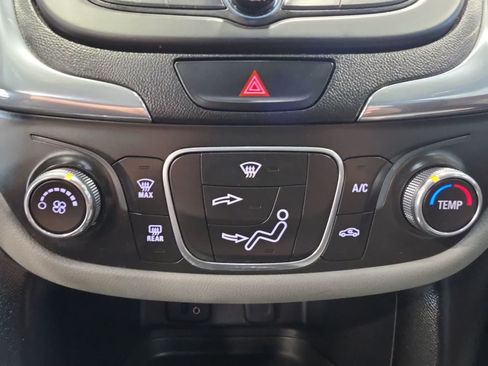Used 2018 Chevrolet Equinox LS FWD image 21