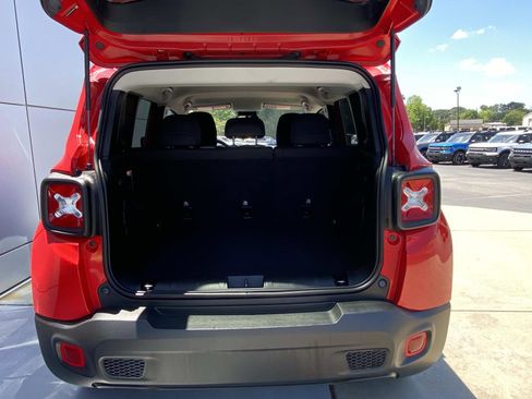 Used 2022 Jeep Renegade Latitude AWD/4WD image 8