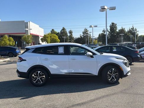 Used 2023 Kia Sportage EX FWD image 3