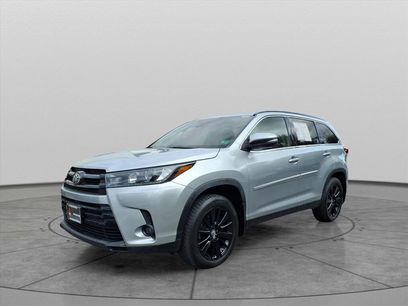 Used 2019 Toyota Highlander SE