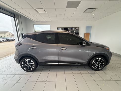 Used 2023 Chevrolet Bolt EUV Premier FWD image 6