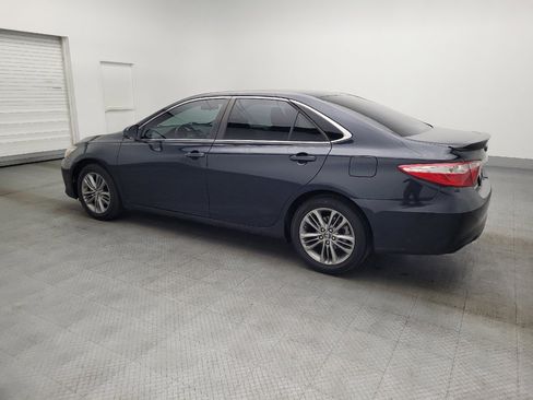 Used 2017 Toyota Camry SE image 3