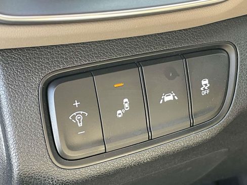 Used 2019 Hyundai Santa Fe SEL FWD image 19