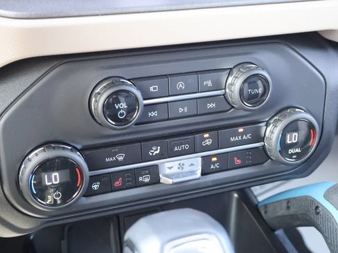 Used 2024 Ford Bronco Wildtrak AWD/4WD image 35