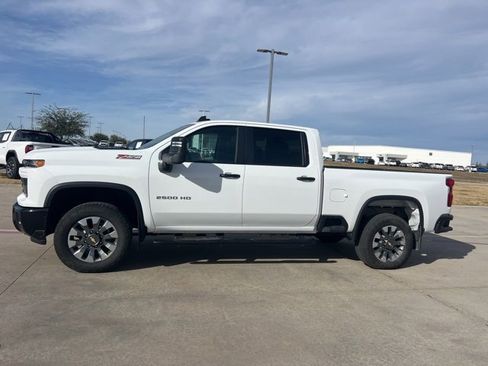 Used 2025 Chevrolet Silverado 2500 Custom w/ Custom Value Package image 4