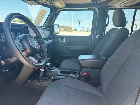 Used 2024 Jeep Wrangler Unlimited Rubicon AWD/4WD image 2