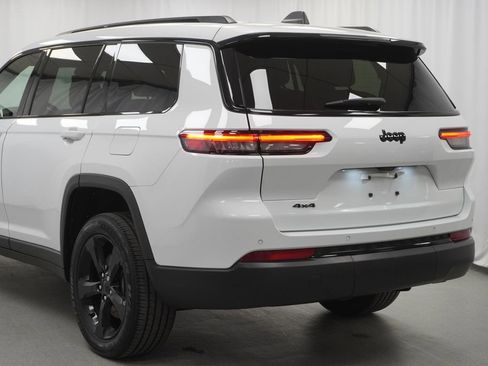Certified 2023 Jeep Grand Cherokee L Laredo image 12