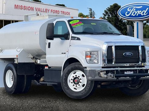 Used 2021 Ford F750 2WD Regular Cab Super Duty image 2