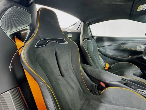 Used 2025 McLaren Artura Spider RWD image 22