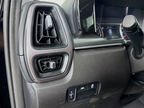 Used 2023 Kia Sorento LX image 16