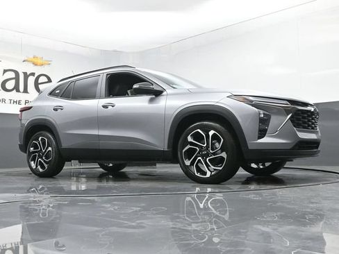 New 2026 Chevrolet Trax RS w/ Sunroof Package FWD image 2