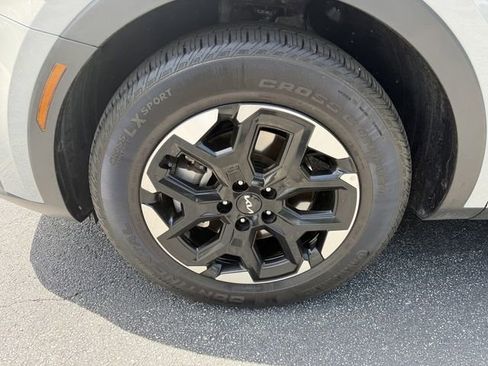 Certified 2025 Kia Sorento S w/ Panoramic Sunroof Package FWD image 46