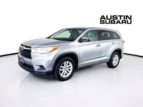 Used 2015 Toyota Highlander LE FWD image 3