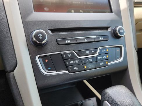Used 2016 Ford Fusion SE FWD image 20