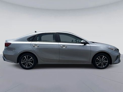 Used 2023 Kia Forte LXS FWD image 2