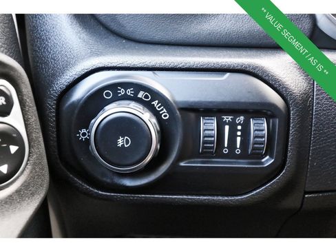 Used 2018 Jeep Wrangler Unlimited Sahara AWD/4WD image 23
