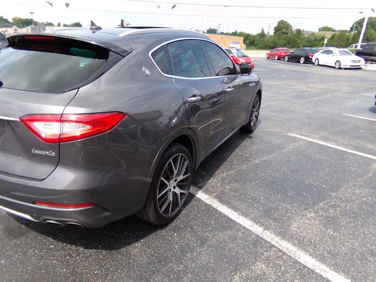 Used 2017 Maserati Levante w/ Luxury Package AWD/4WD image 42