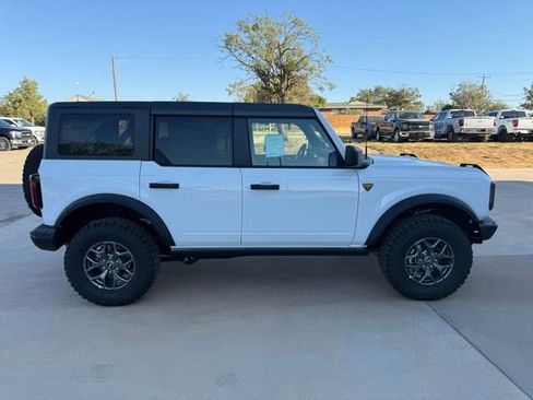 New 2025 Ford Bronco Badlands image 9