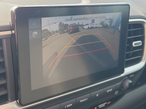 Used 2025 Hyundai Venue SEL FWD image 15