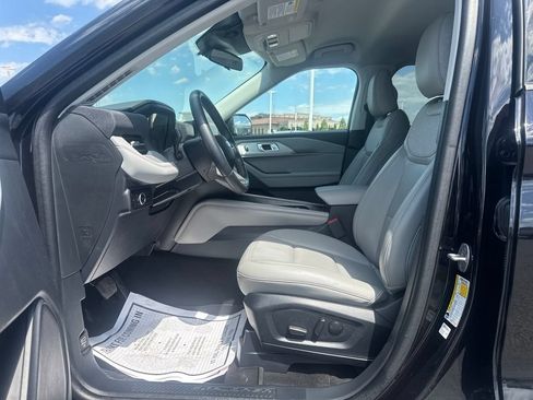 Used 2025 Ford Explorer Active w/ Active Comfort Package AWD/4WD image 46