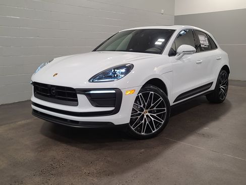 New 2026 Porsche Macan image 1