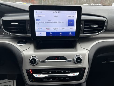 Certified 2022 Ford Explorer XLT w/ Equipment Group 202A image 19