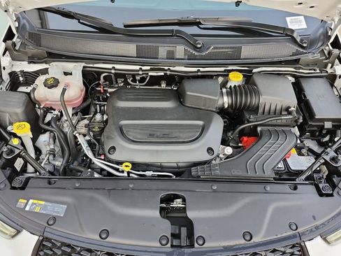 Used 2025 Chrysler Pacifica Limited image 33