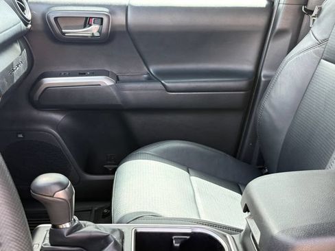 Used 2022 Toyota Tacoma Limited w/ Nightshade Package AWD/4WD image 10