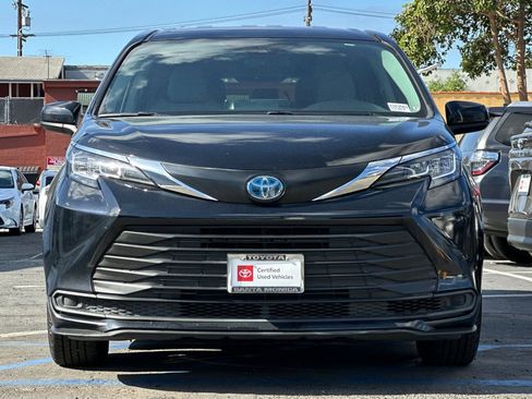 Certified 2023 Toyota Sienna LE image 9