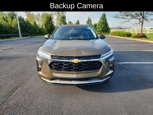 Used 2024 Chevrolet Trax LT w/ Driver Confidence Package FWD image 2
