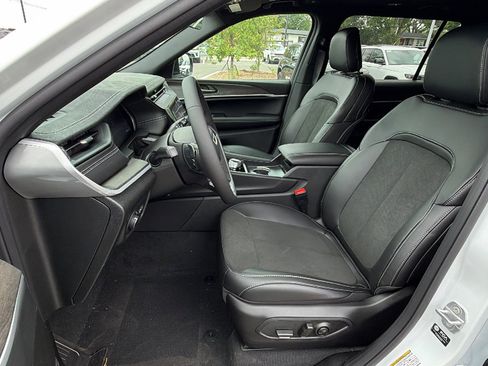 New 2026 Jeep Grand Cherokee L 2WD image 12