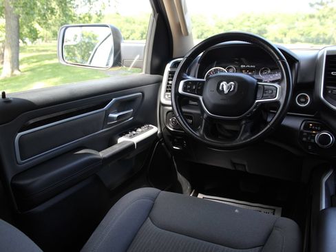 Used 2020 RAM 1500 Big Horn AWD/4WD image 9