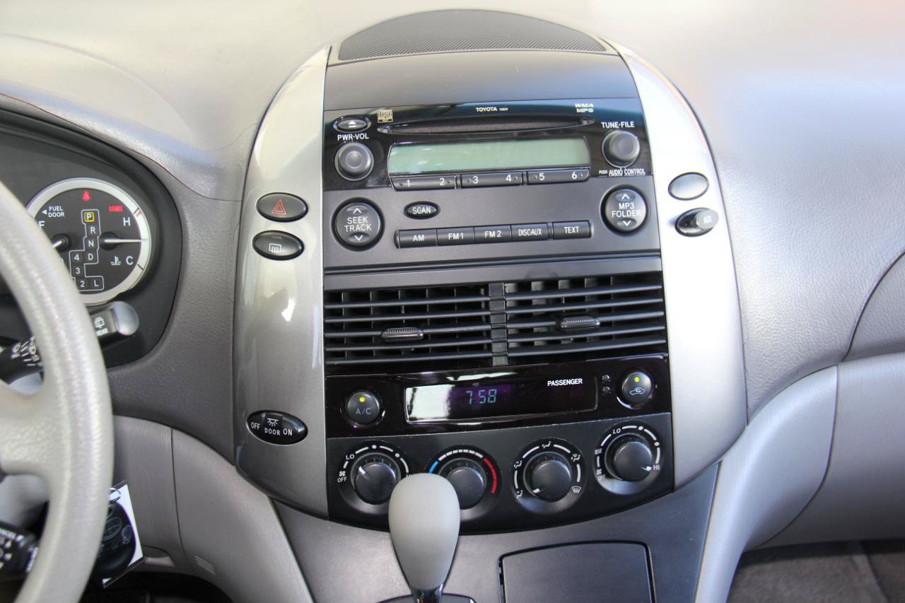 Used 2007 Toyota Sienna CE FWD image 13