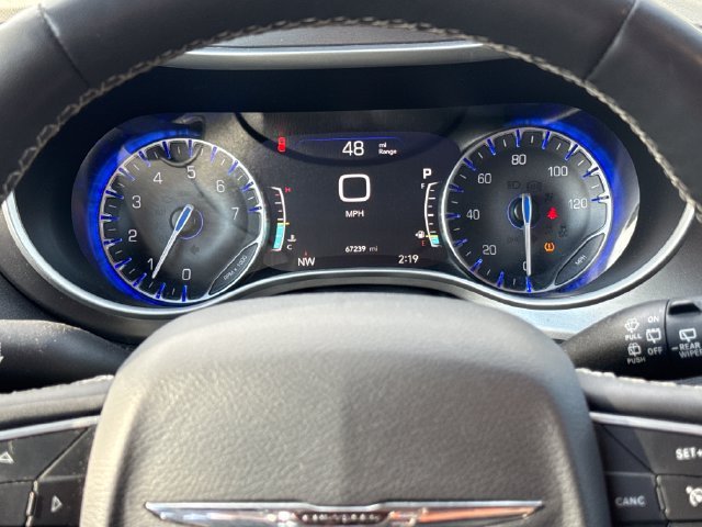 Used 2024 Chrysler Pacifica Touring-L FWD image 12