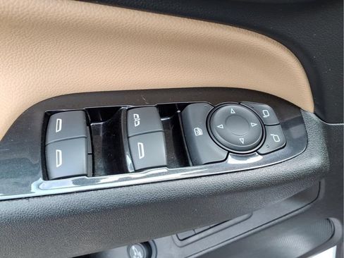 Used 2023 Chevrolet Equinox Premier w/ LPO, Floor Liner Package FWD image 21