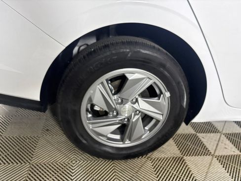 Used 2026 Hyundai Elantra SE FWD image 32