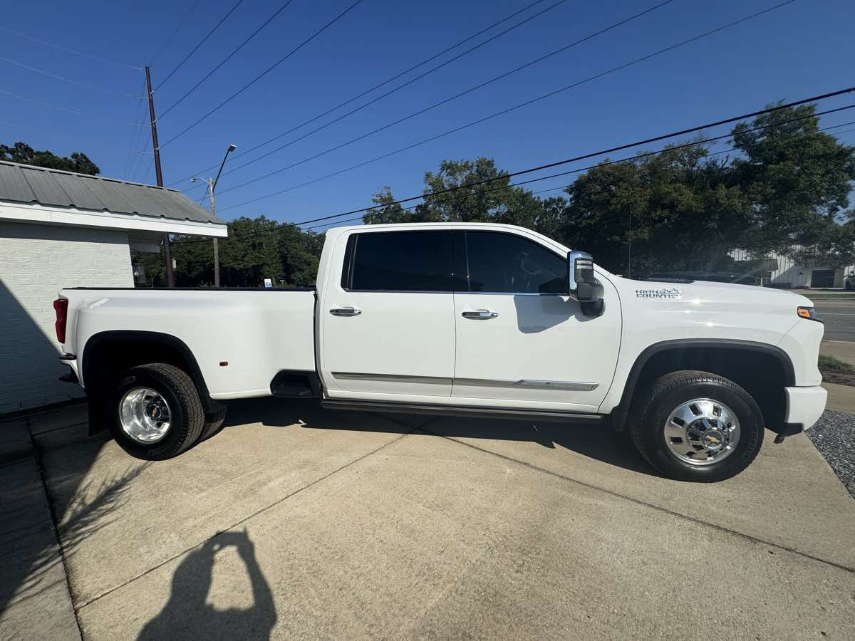 Used 2025 Chevrolet Silverado 3500 High Country w/ High Country Premium Package AWD/4WD image 7