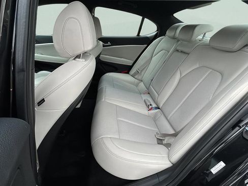 Used 2025 Genesis G70 2.5T RWD image 14