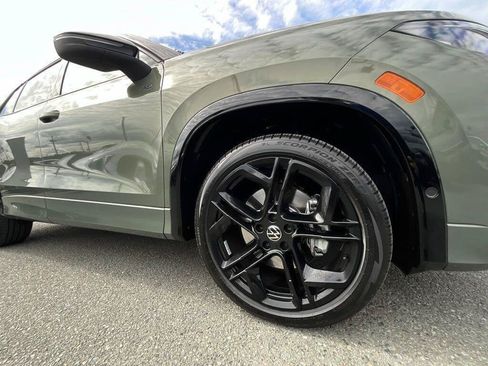Used 2026 Volkswagen Tiguan SE R-Line AWD/4WD image 9