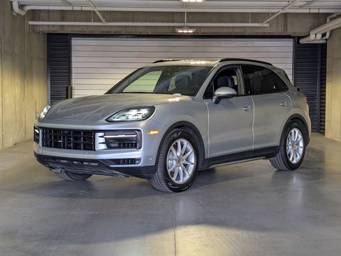 Certified 2025 Porsche Cayenne S image 1
