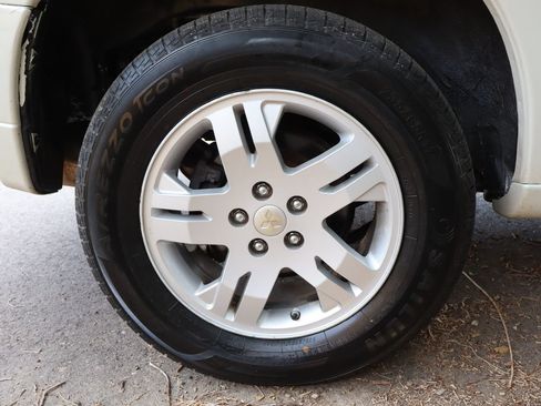Used 2008 Mitsubishi Endeavor LS AWD/4WD image 40