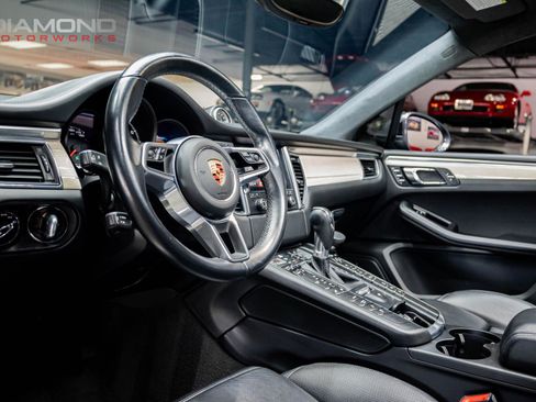 Used 2018 Porsche Macan Turbo image 57