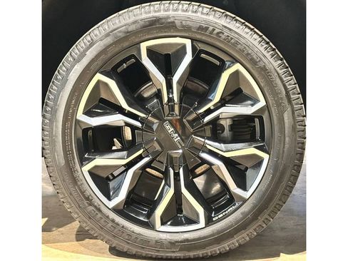 Used 2025 GMC Sierra EV Denali image 11