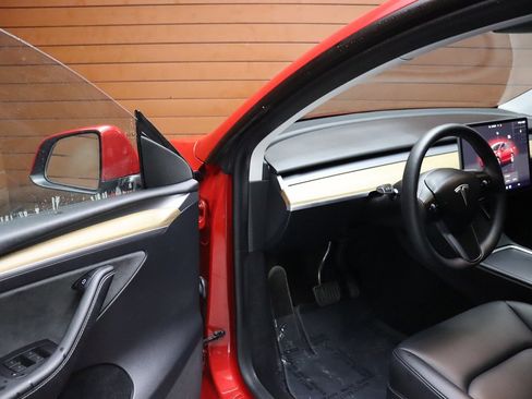 Used 2023 Tesla Model Y Long Range image 32