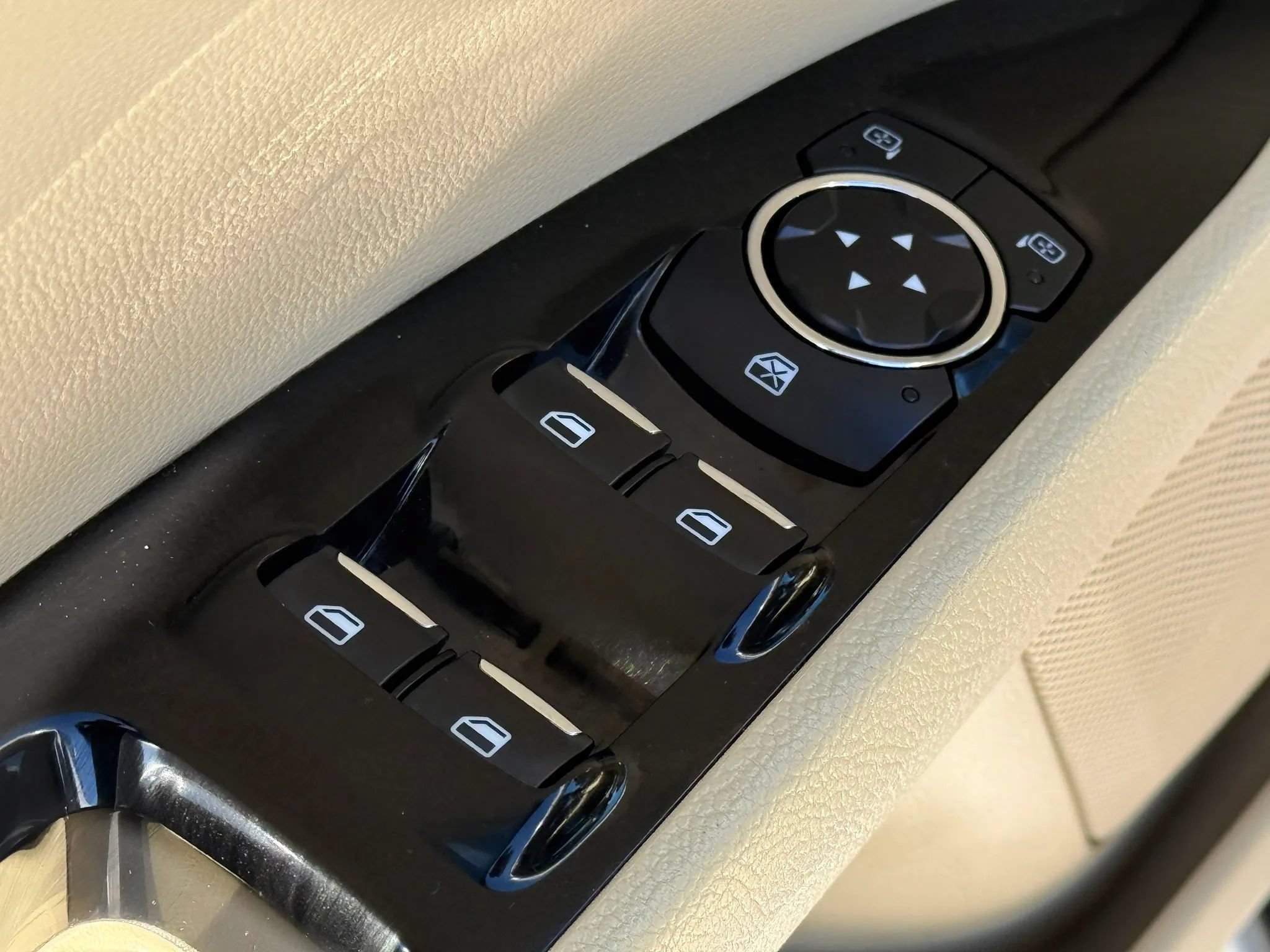 Used 2014 Ford Fusion SE w/ Equipment Group 202A FWD image 23