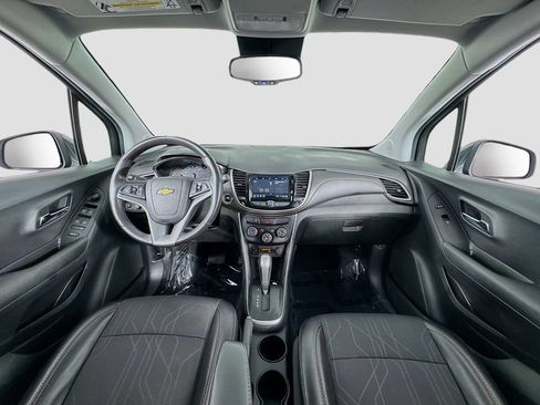 Used 2019 Chevrolet Trax LT w/ LT Convenience Package FWD image 14