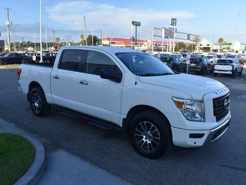 Used 2021 Nissan Titan SV w/ SV Convenience Package AWD/4WD image 18