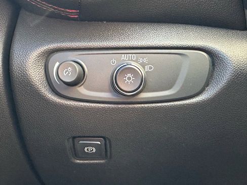 Used 2019 Chevrolet Blazer RS w/ Sun and Wheels Package image 18