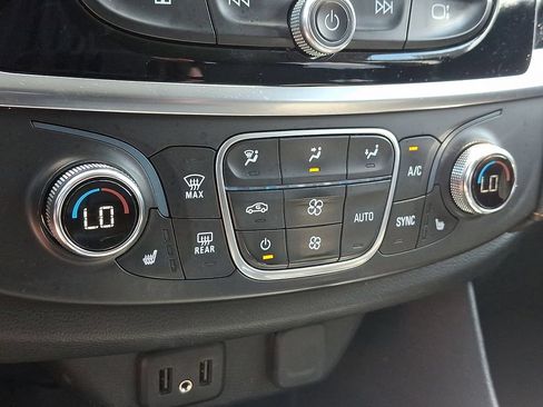 Used 2020 Chevrolet Traverse LT AWD/4WD image 17