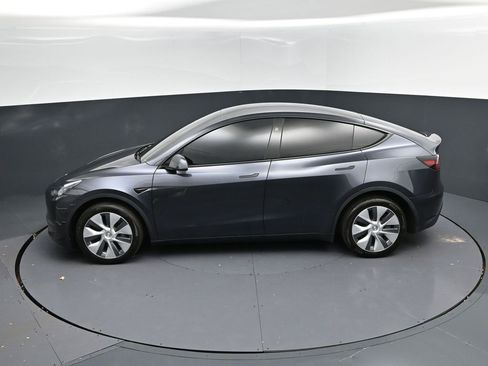 Used 2024 Tesla Model Y Long Range image 32